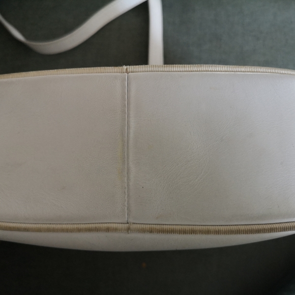 Vintage Small White Ferragamo Cross body - Picture 3 of 8